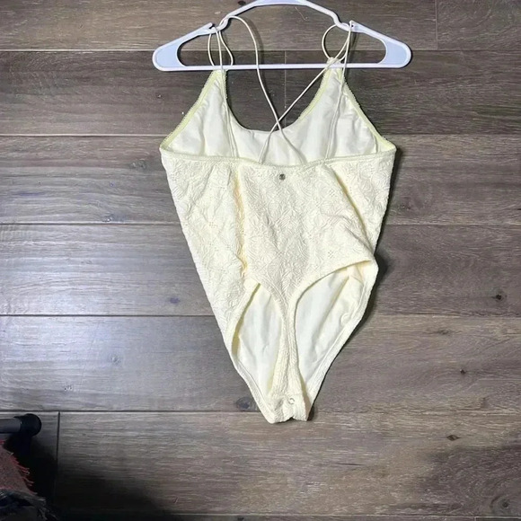 Fabletics Seamless Lace Floral Bodysuit Size L - Picture 5 of 11